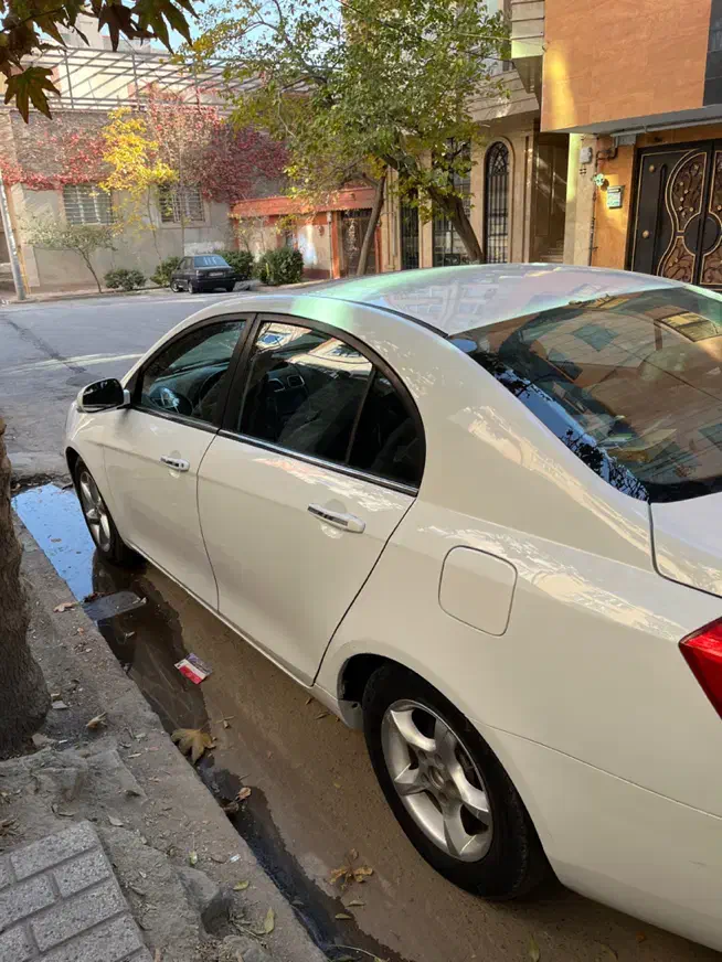 جیلی امگرند ۲۰۱۳ دنده ای تمیز|خودرو سواری و وانت|مشهد, اقبال|دیوار