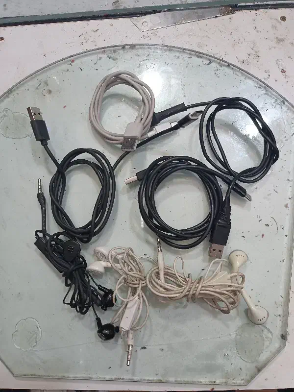 تعمیر انواع هندزفری وسیم شارژر|خدمات پیشه و مهارت|قم, زنبیل آباد|دیوار