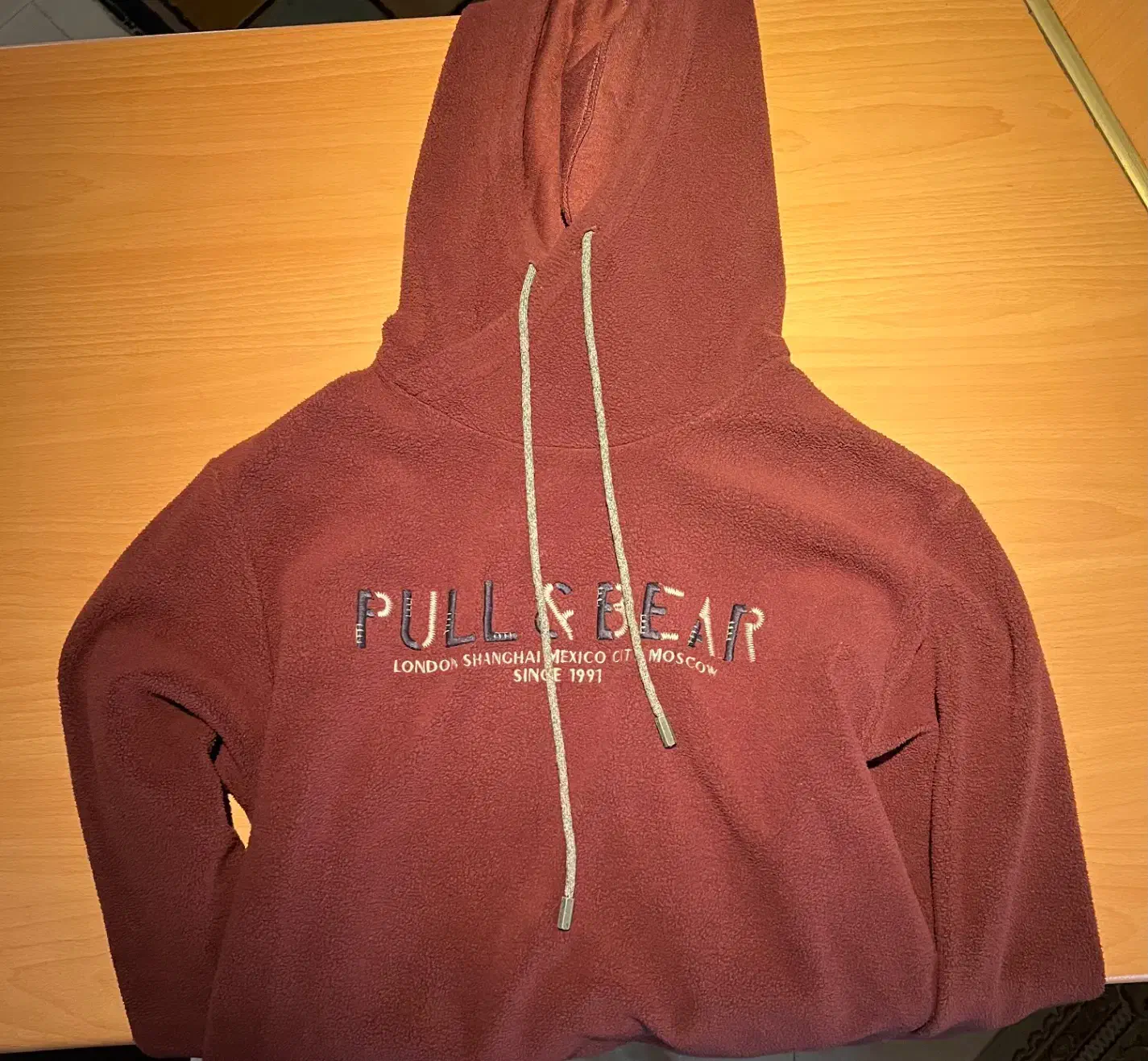 هودی زرشکی کم کارکرد|لباس|ساری, |دیوار