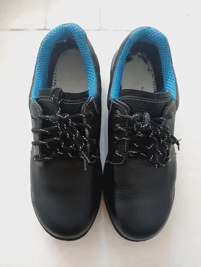 کفش کار جنس چرم|کیف، کفش، کمربند|تربتحیدریه, رضاشهر|دیوار