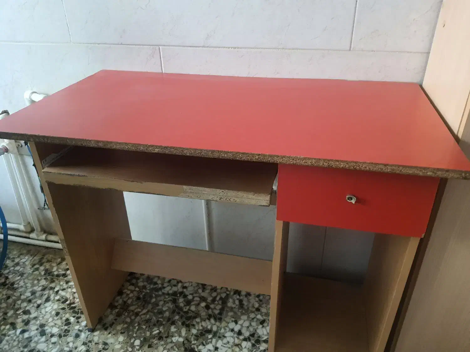 میز کامپیوتر سالم|میز تحریر و کامپیوتر|سنندج, |دیوار