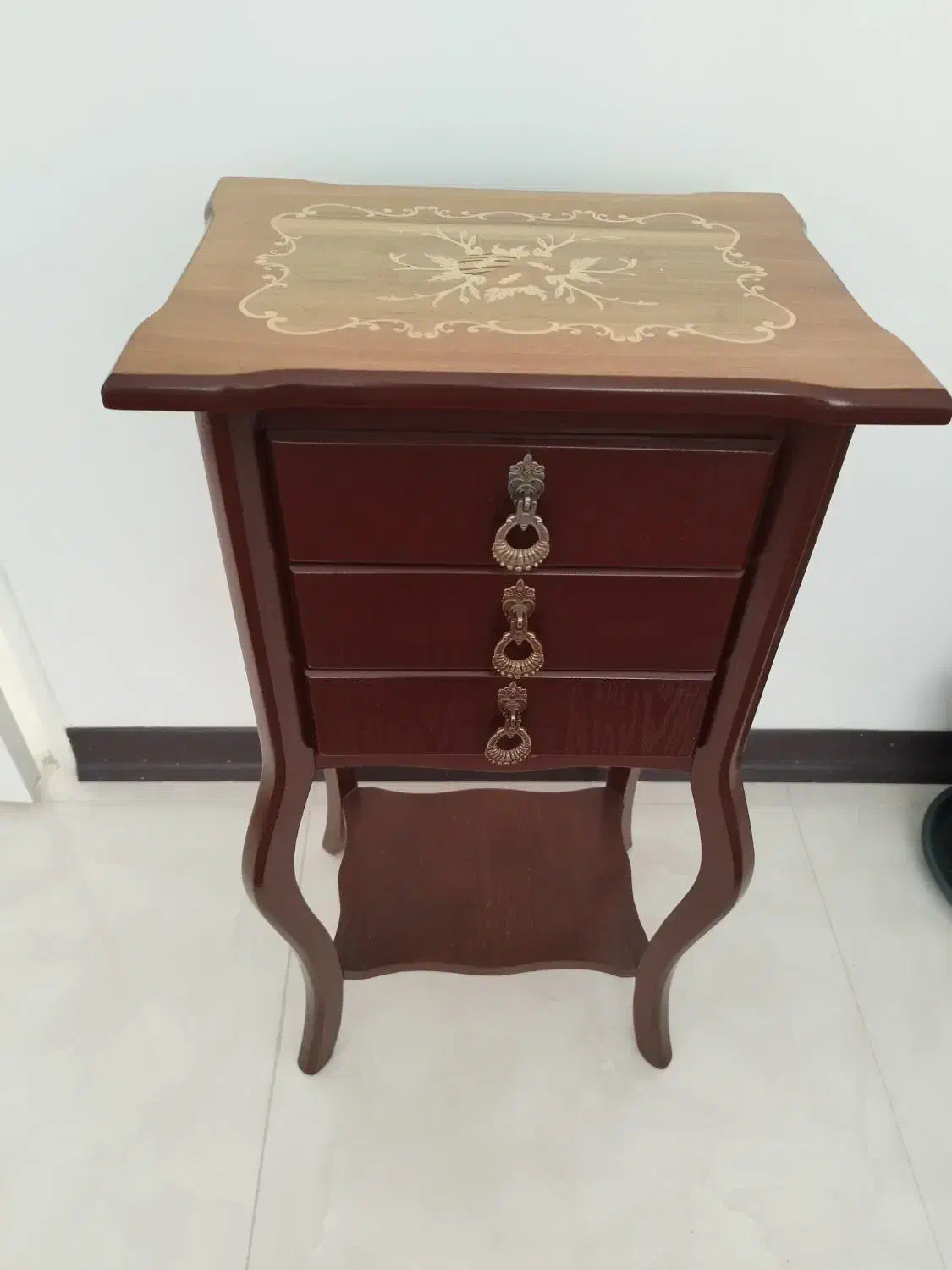 میز تلفن نو و سالم|میز تلفن|ساوه, |دیوار