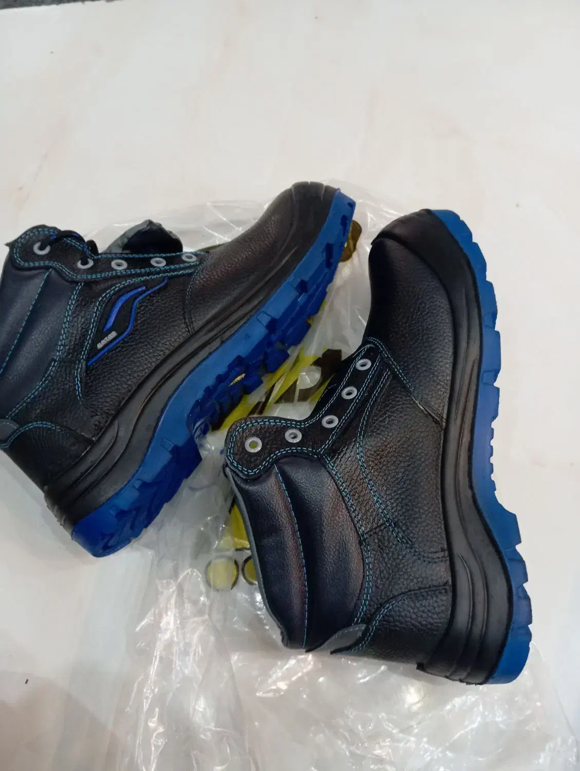 کفش ایمنی نو درجه یک|کیف، کفش، کمربند|شوشتر, |دیوار