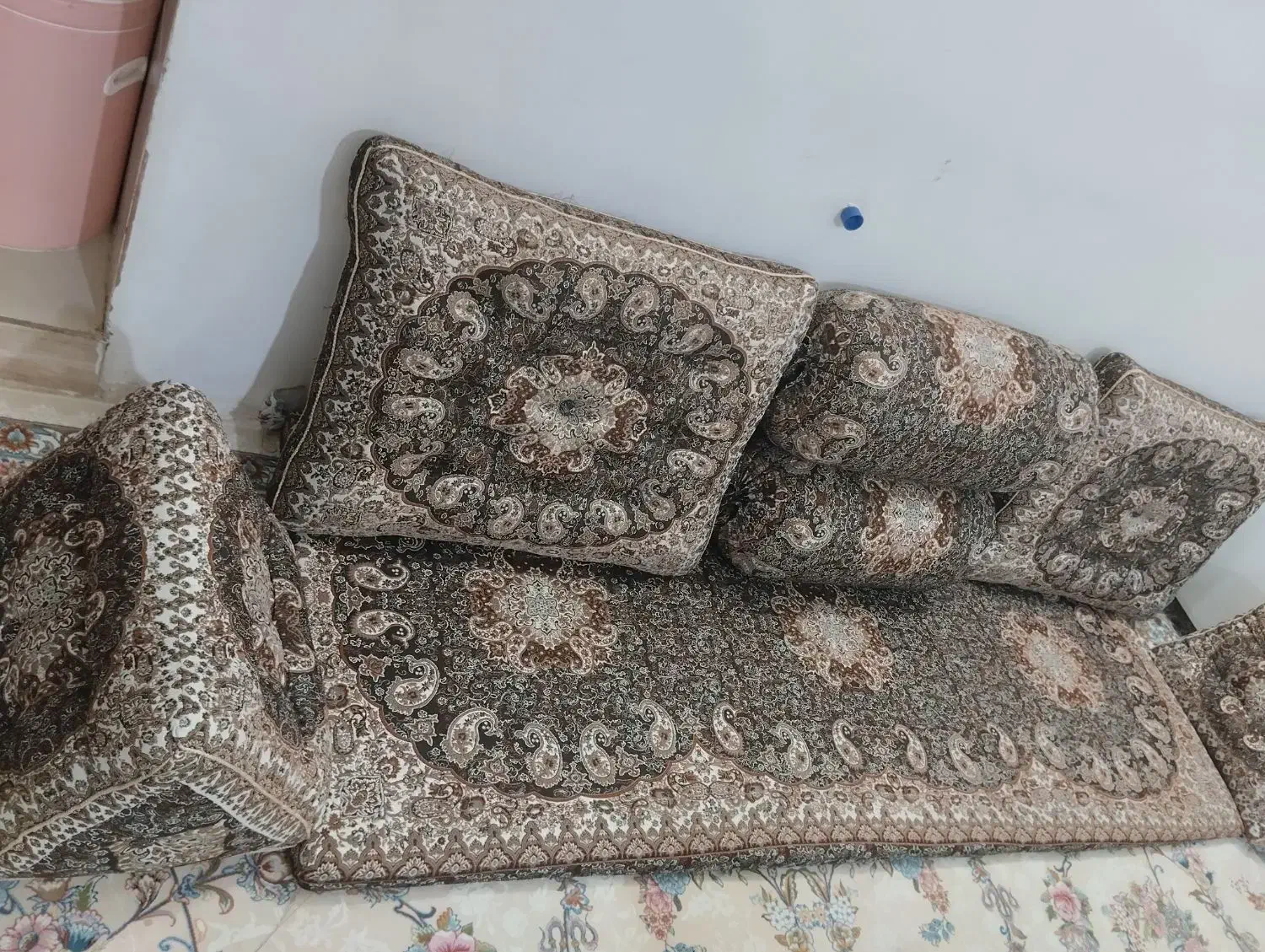 شاه نشین|پشتی|گلبهار, شهر جدید گلبهار|دیوار