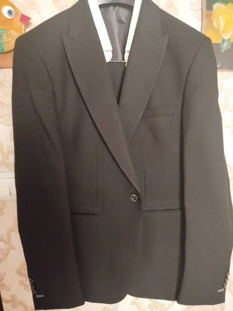 کت و شلوار|لباس|قدس, شهر‌قدس|دیوار