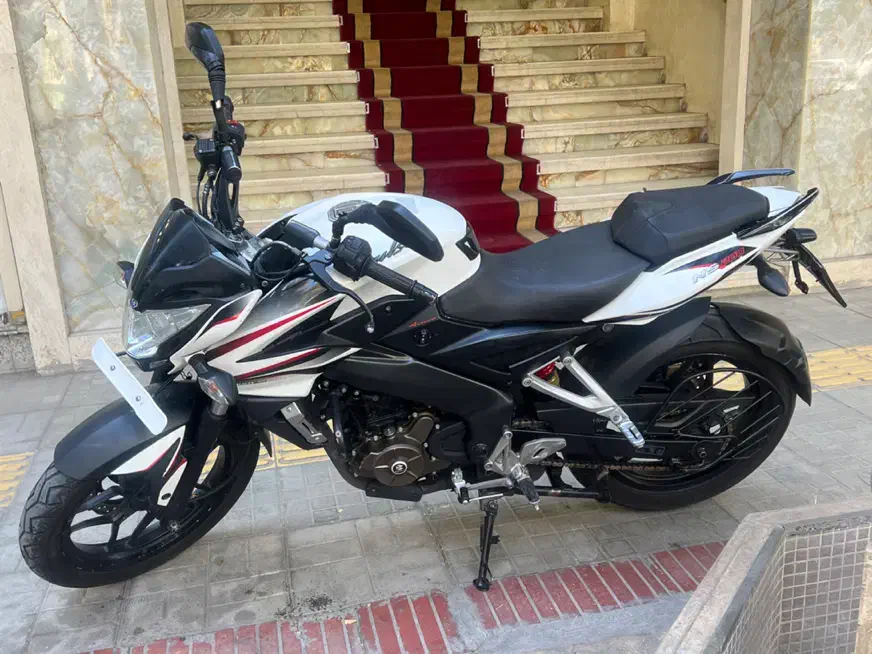 پالس ان اس۲۰۰ مدل ۹۵ تک برگ سند|موتورسیکلت|اصفهان, خواجو|دیوار