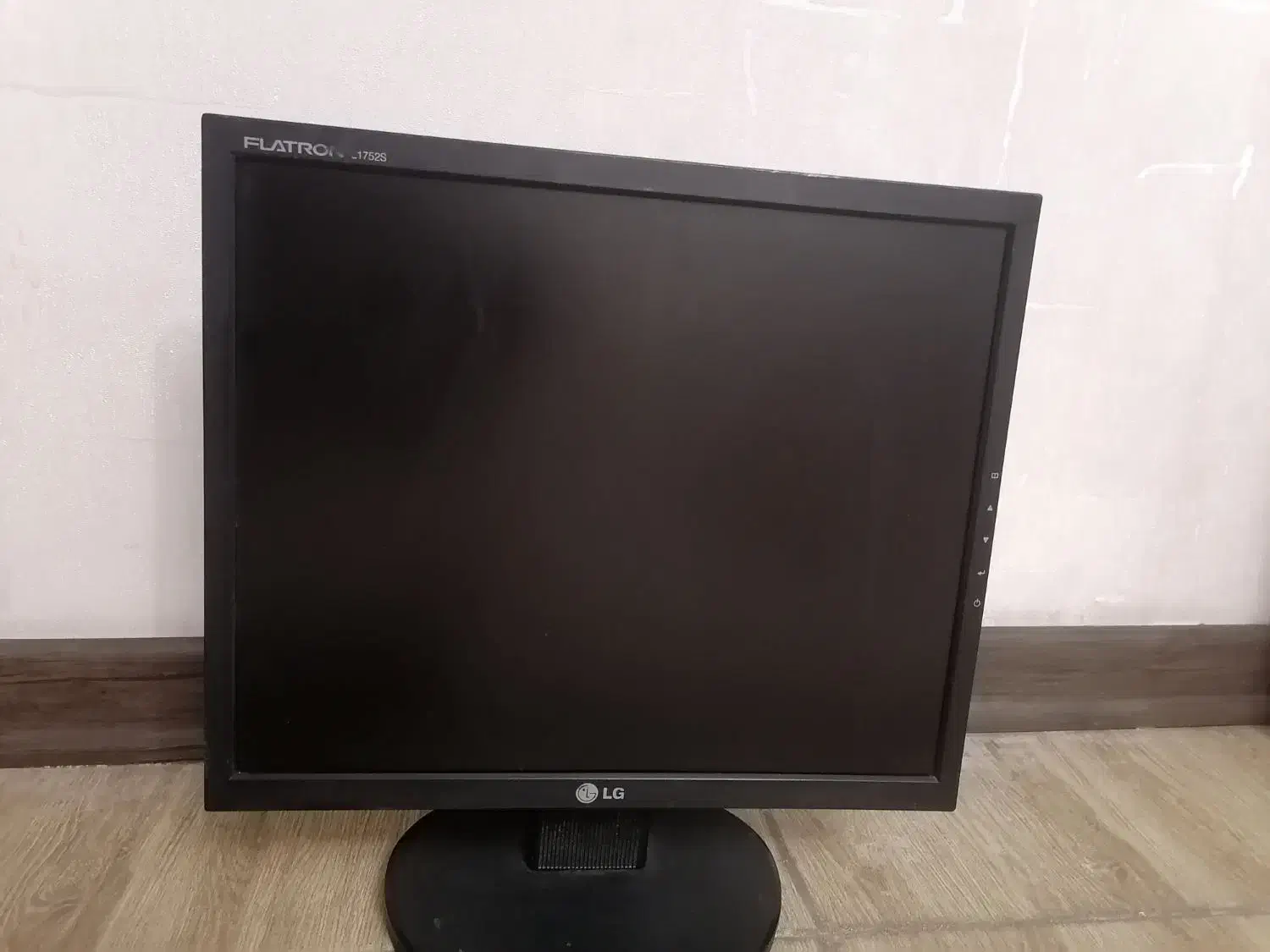 مانیتور 17|قطعات و لوازم جانبی رایانه|تبریز, |دیوار