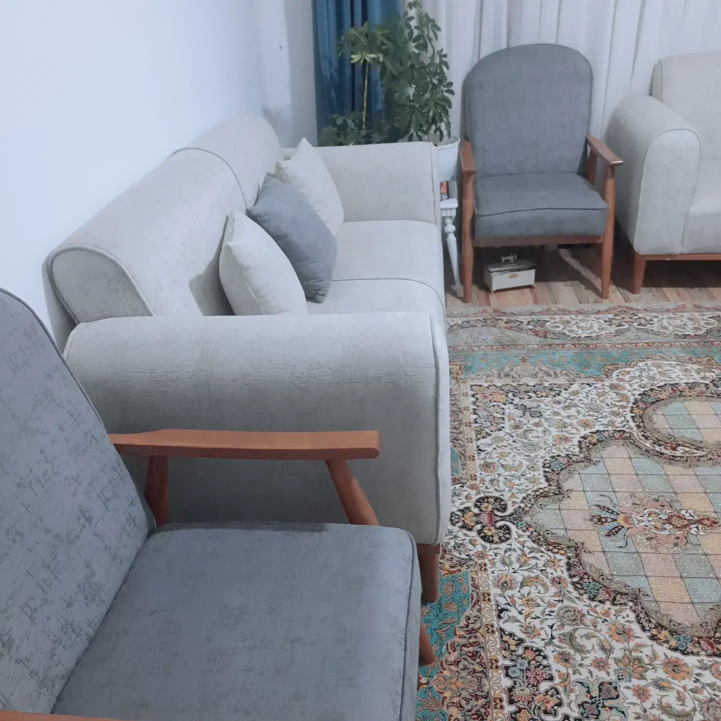 مبلمان هشت نفره کلاسیک|مبلمان خانگی و میز عسلی|چناران, |دیوار