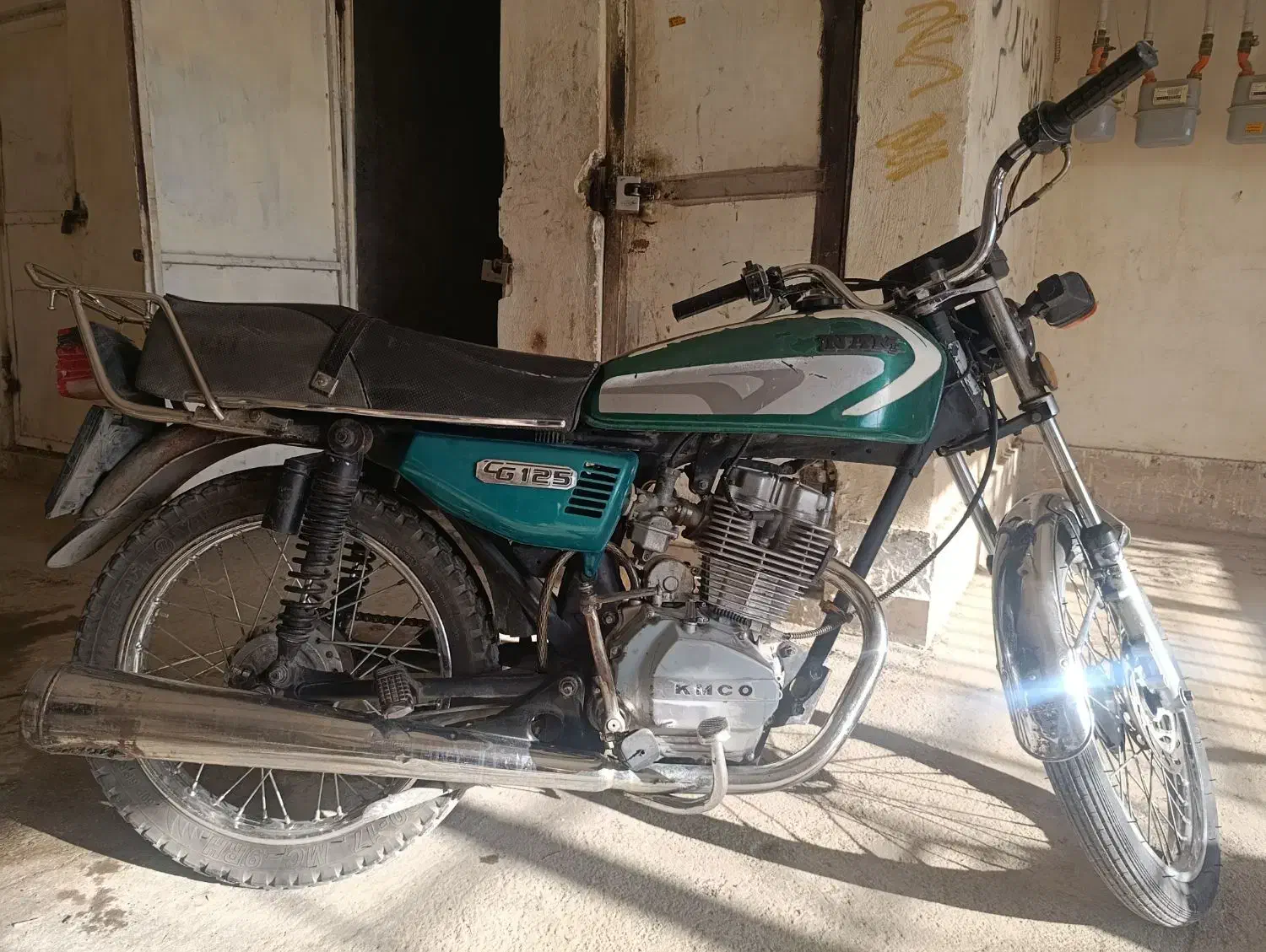 وسیله نقلیه|موتورسیکلت|گالیکش, |دیوار