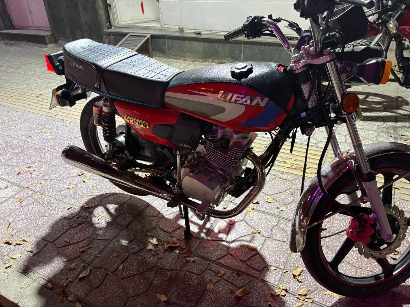 هندا شاهین موتور ۲۰۰ مدل ۴۰۲|موتورسیکلت|یزد, |دیوار