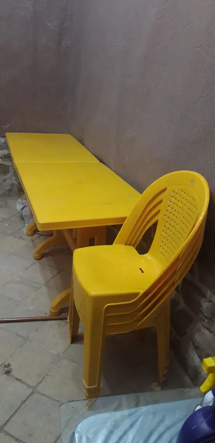 ۲ میز و ۴ صندلی در حد نو|میز و صندلی غذاخوری|شوشتر, |دیوار