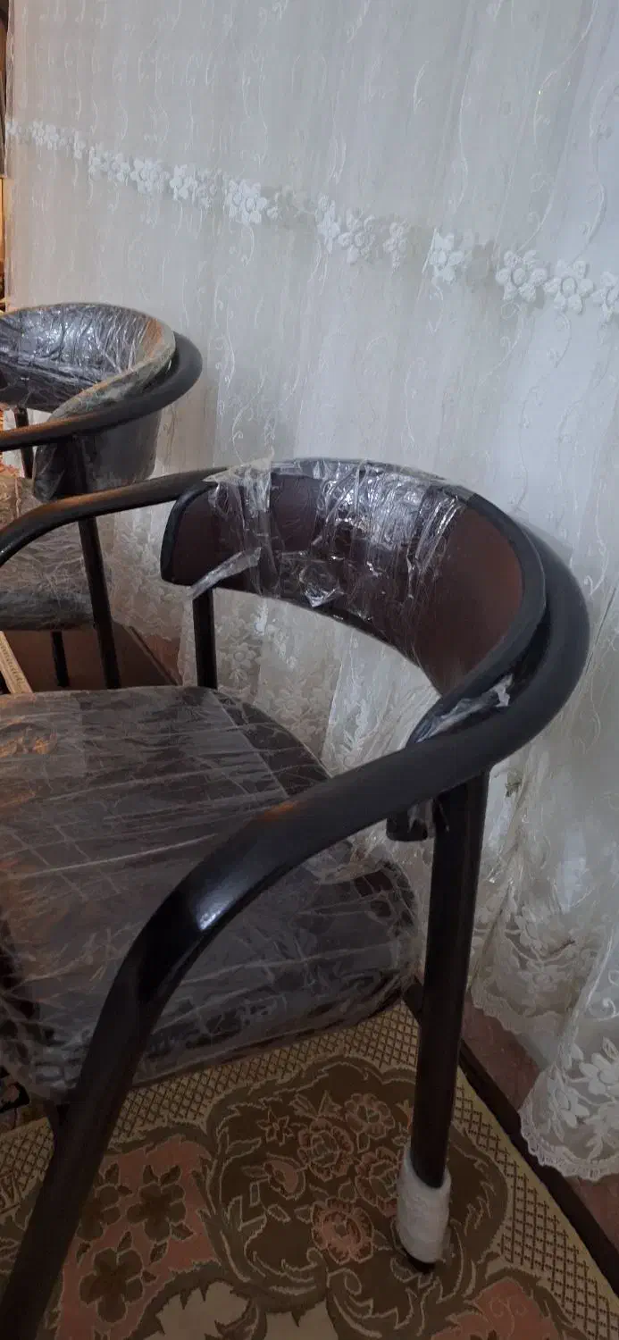 میز  بزرگ با دو صندلی در حد نو|دفتر کار|وحیدیه, |دیوار