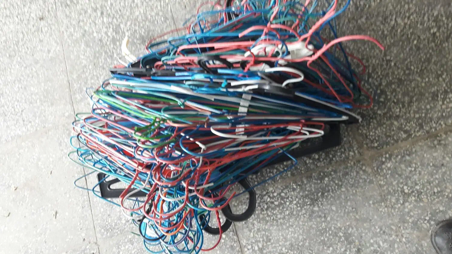 اویز لباس اهنی وپلاستیک|بندرخت و رخت‌آویز|اردبیل, |دیوار