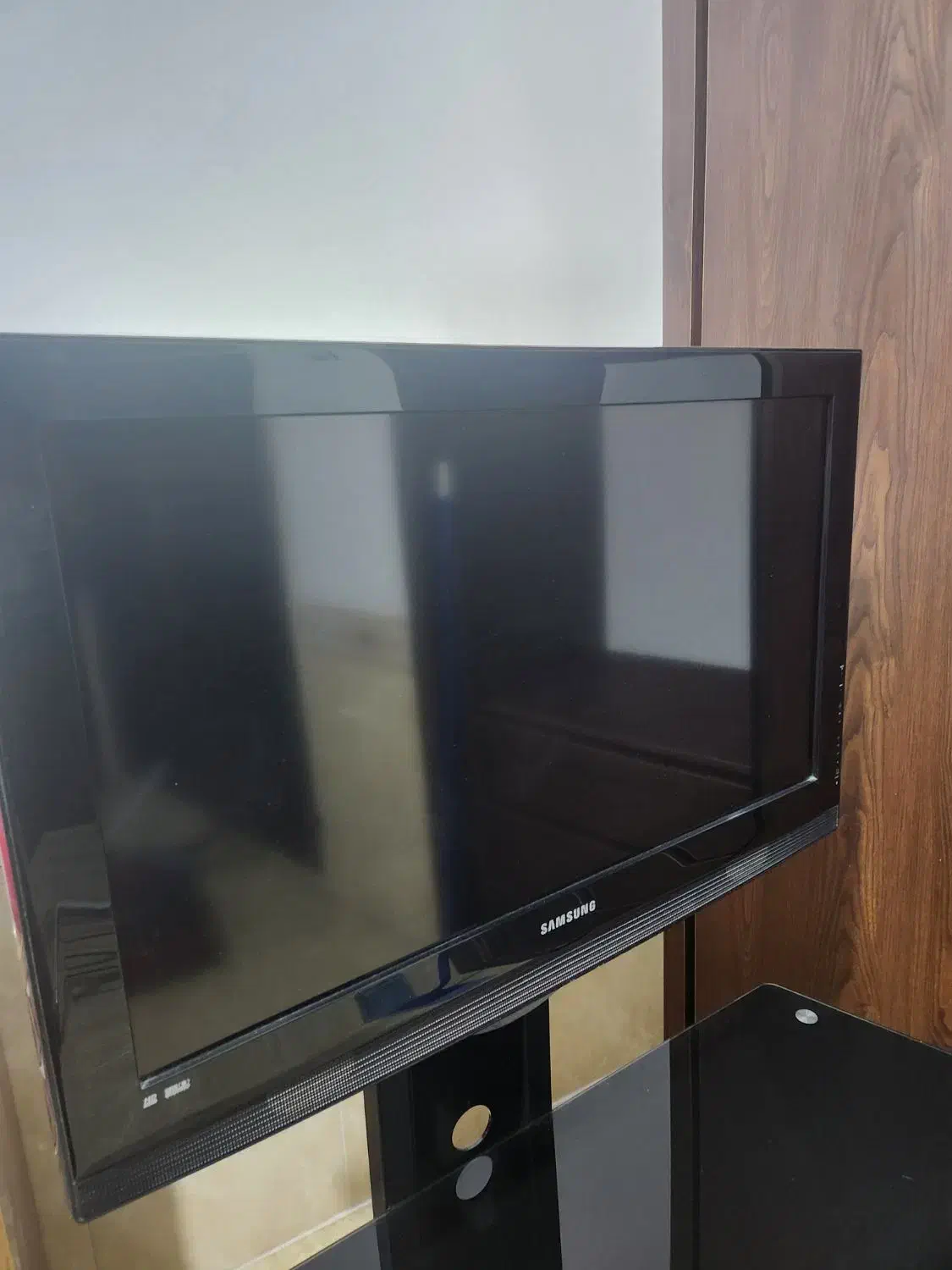 تلویزیون سامسونگ اصل همراه با میز|تلویزیون و پروژکتور|کرمان, |دیوار