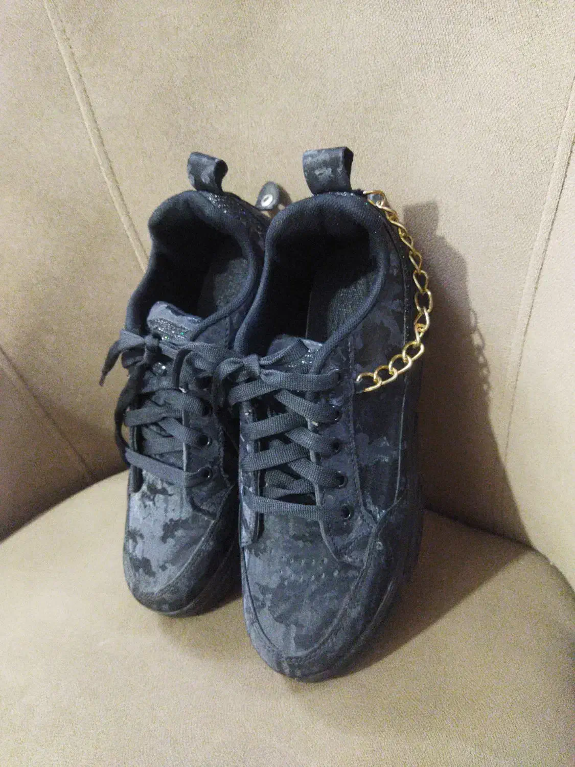 کفش|کیف، کفش، کمربند|تربت جام, نظامی|دیوار