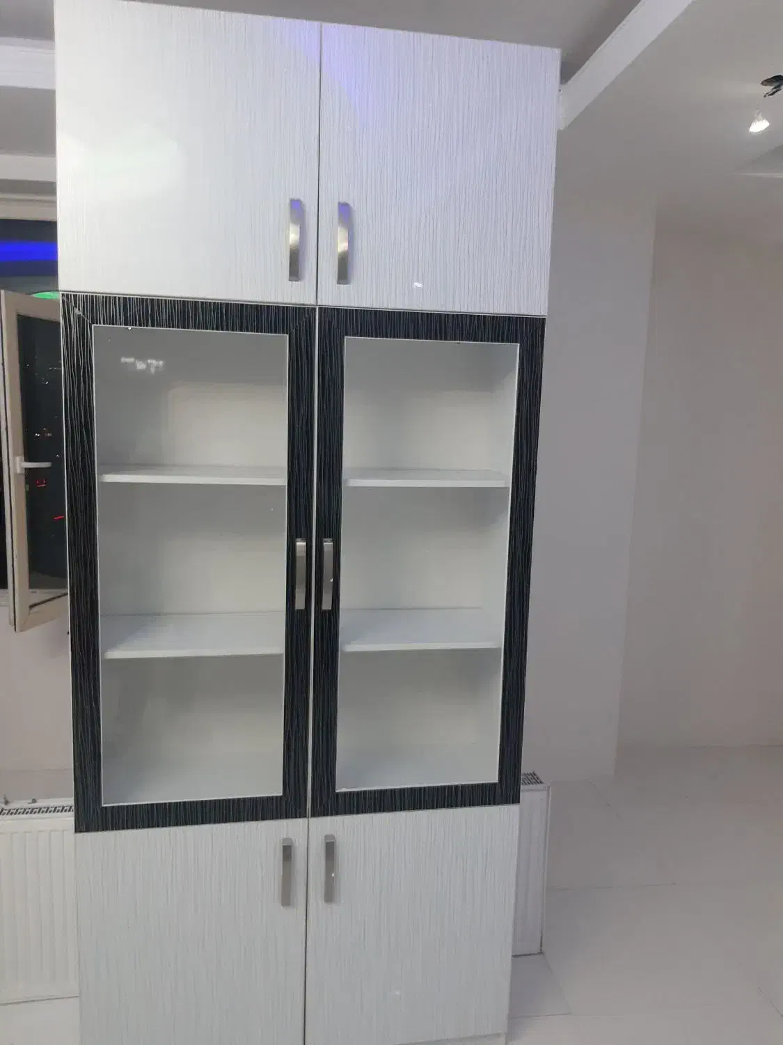 ویترین با جنس هایگلاس|بوفه، ویترین، کنسول|رودهن, |دیوار