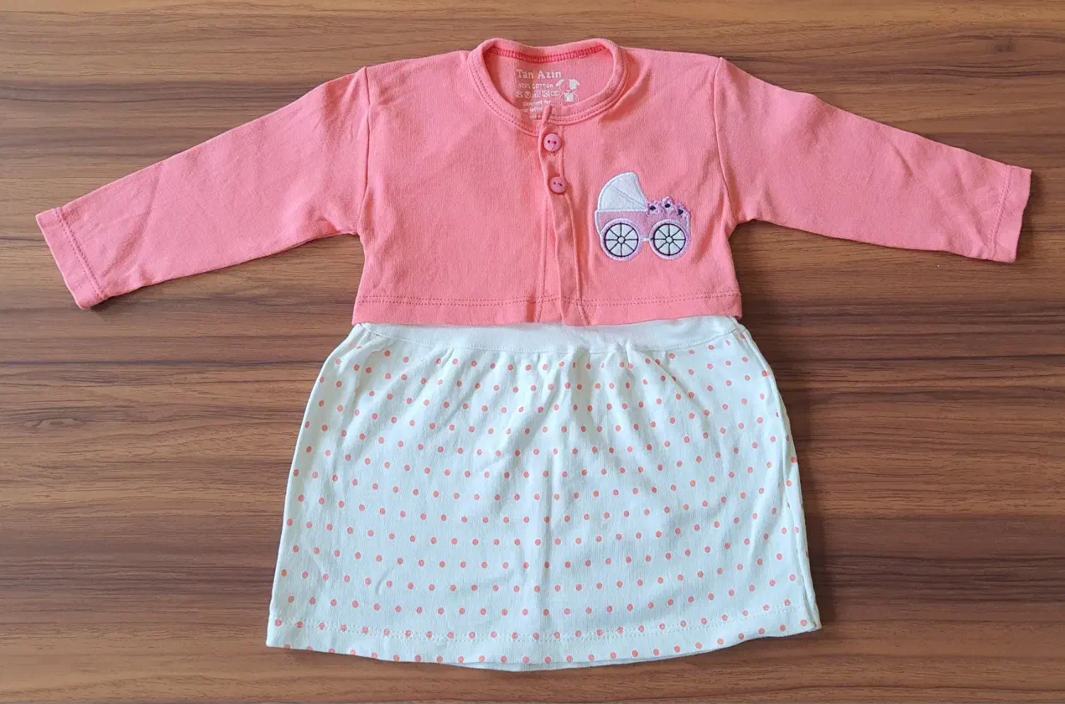 تعدادی لباس  نوزاد دخترانه|کفش و لباس بچه|رشت, شهرک قدس|دیوار