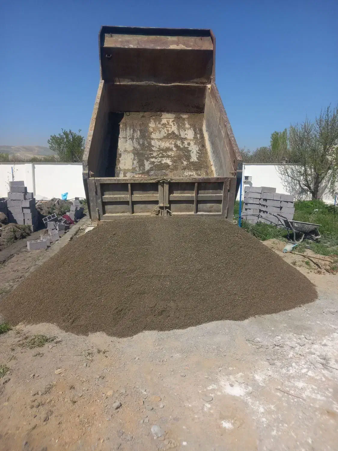 حمل ونقل آجر ماسه شن شسته ملاتی بادامی پوکه|خدمات حمل و نقل|ارومیه, |دیوار