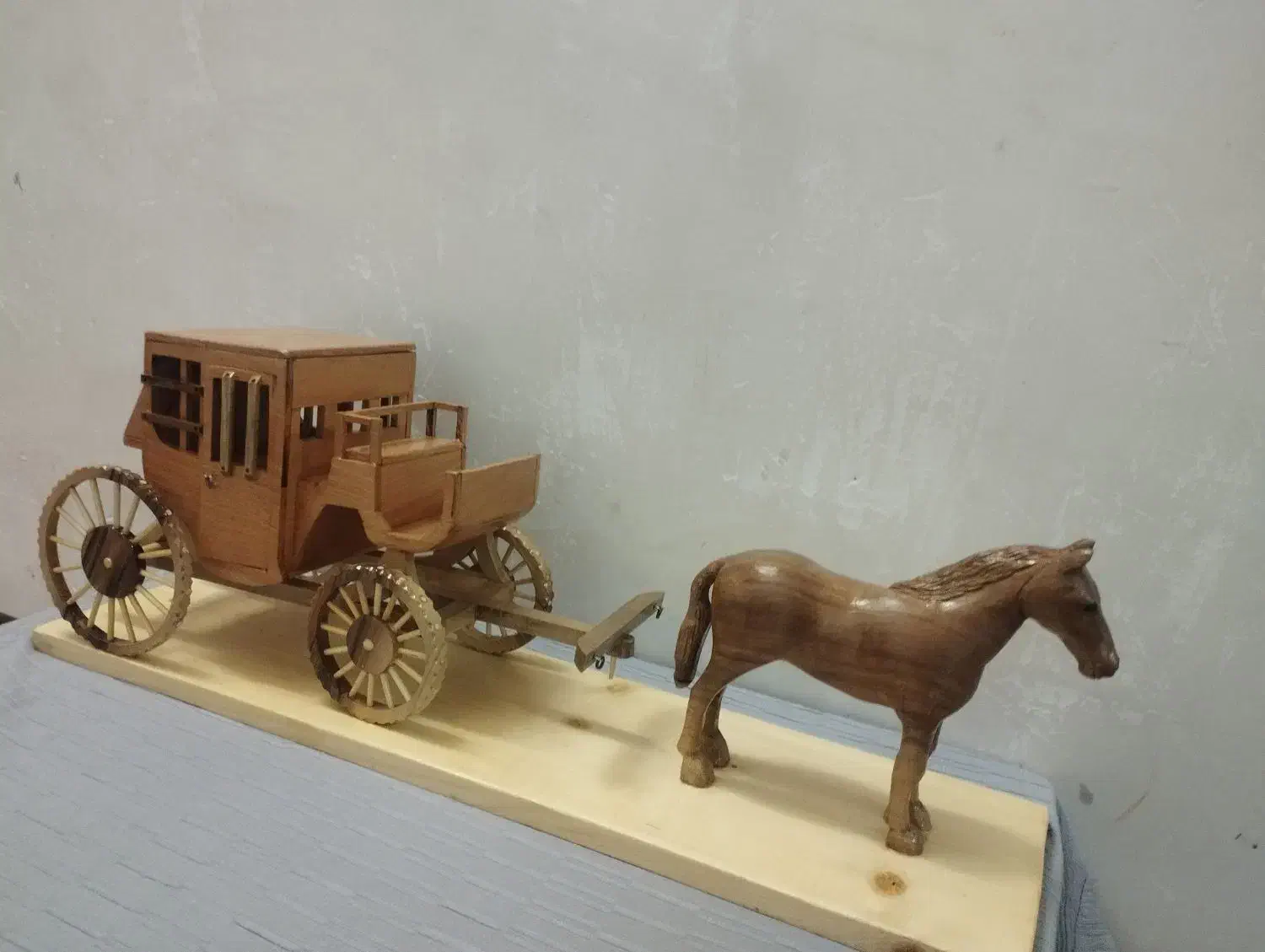 اسب و کالسکه چوبی دکوری|مجسمه، تندیس، ماکت|خمینی‌شهر, |دیوار