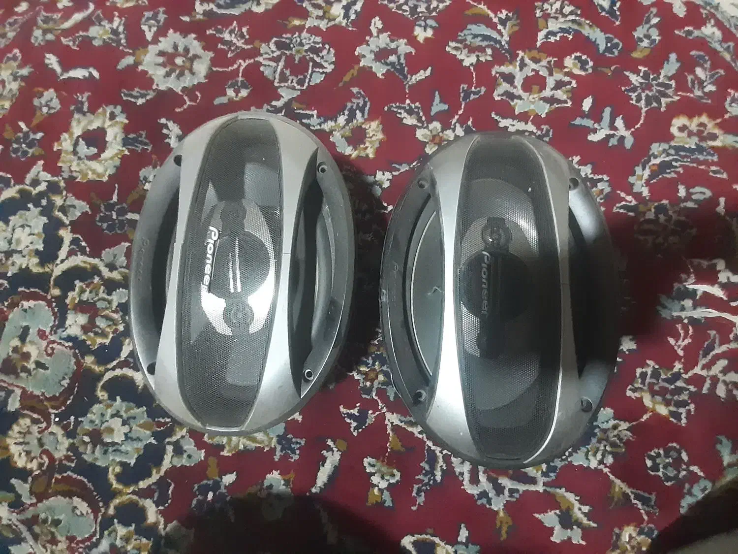 باند پایونر|صوتی و تصویری|قروه, |دیوار