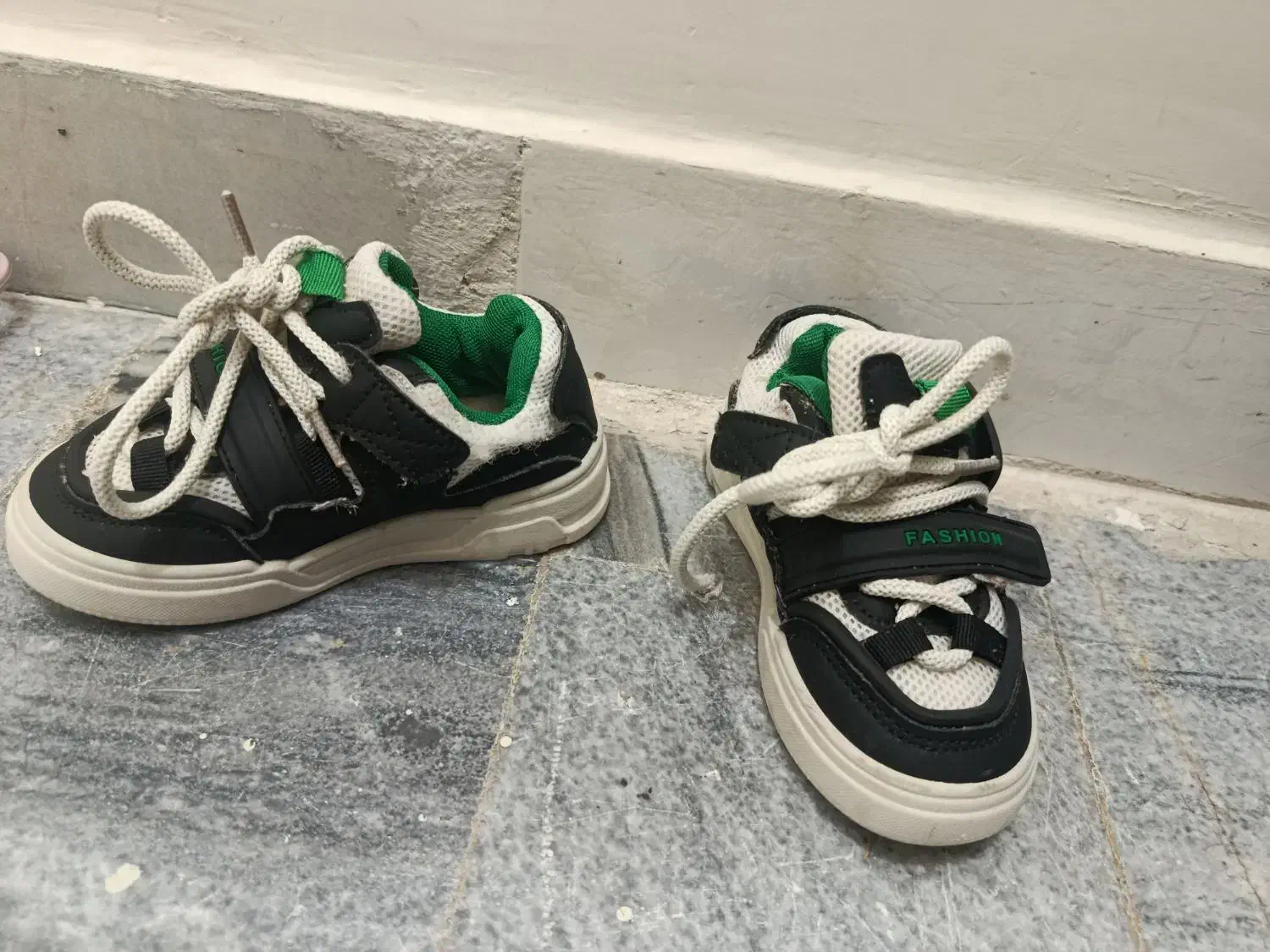 کفش اسپرت بچگانه سایز ۲۶|کفش و لباس بچه|سنندج, |دیوار