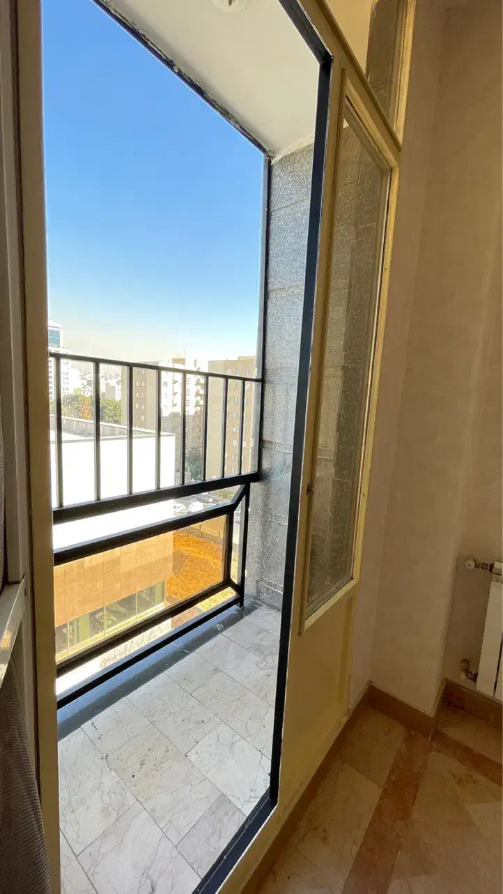 ۱۲۰متر همیلا/۲خواب بزرگ/سالن سه جهت پرده خور