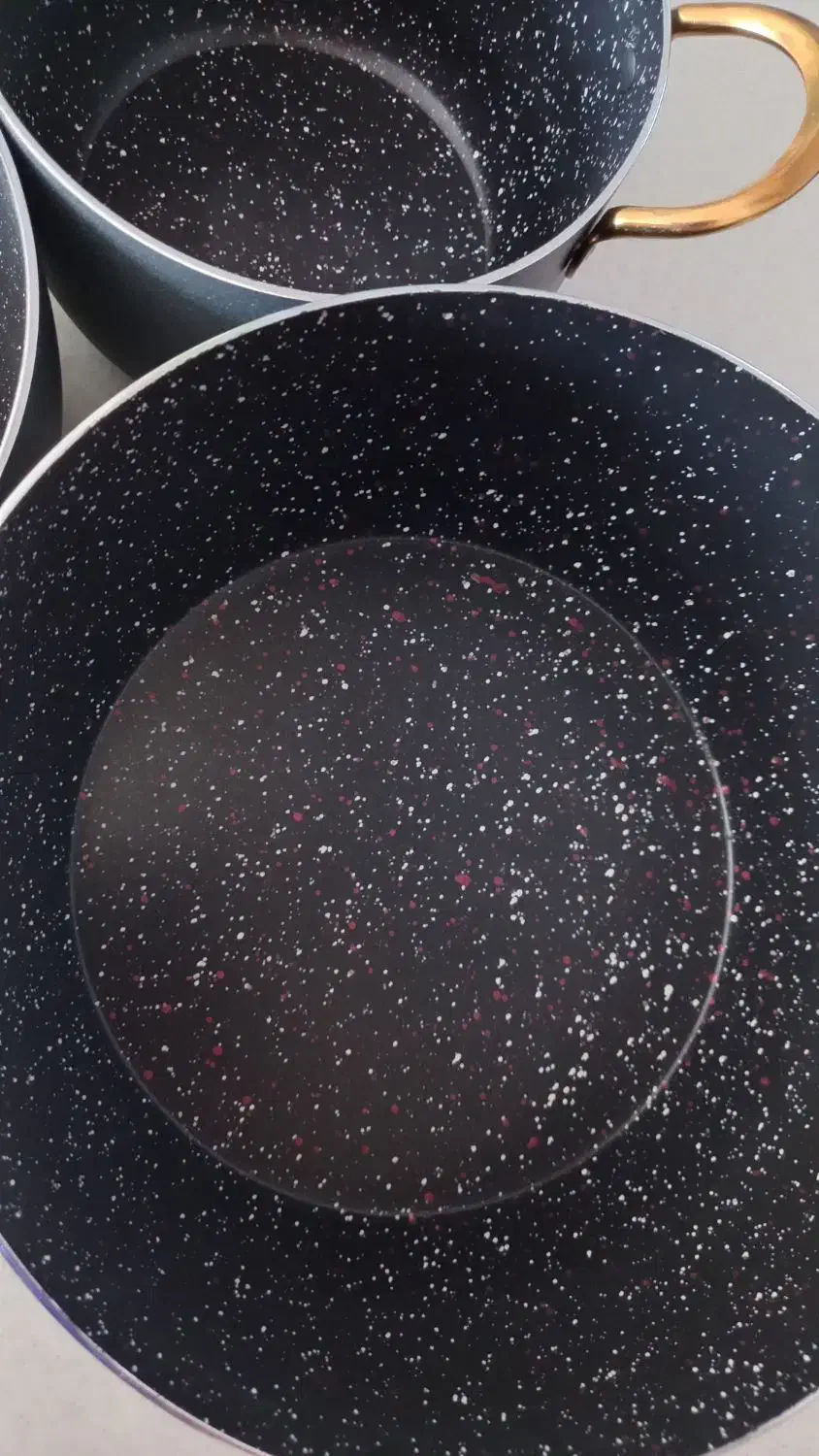 قابلمه گرانیتی|ظروف پخت‌وپز|گلبهار, شهر جدید گلبهار|دیوار