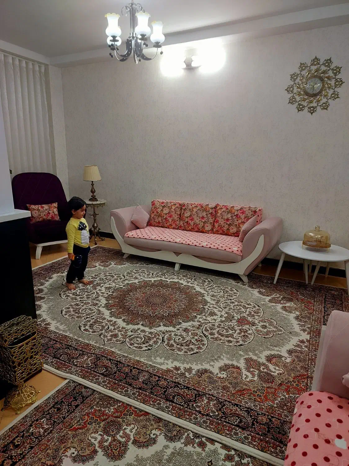 مبل راحتی مدل لبخند|مبلمان خانگی و میز عسلی|اسلام‌شهر, شهرک لاله|دیوار