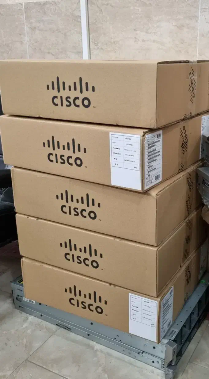 سویچ شبکه سیسکو|مودم و تجهیزات شبکه|تهران, فلسطین (میدان انقلاب)|دیوار