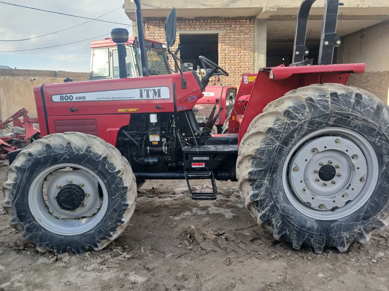 تراکتور ۸۰۰|خودرو سنگین|میاندوآب, |دیوار