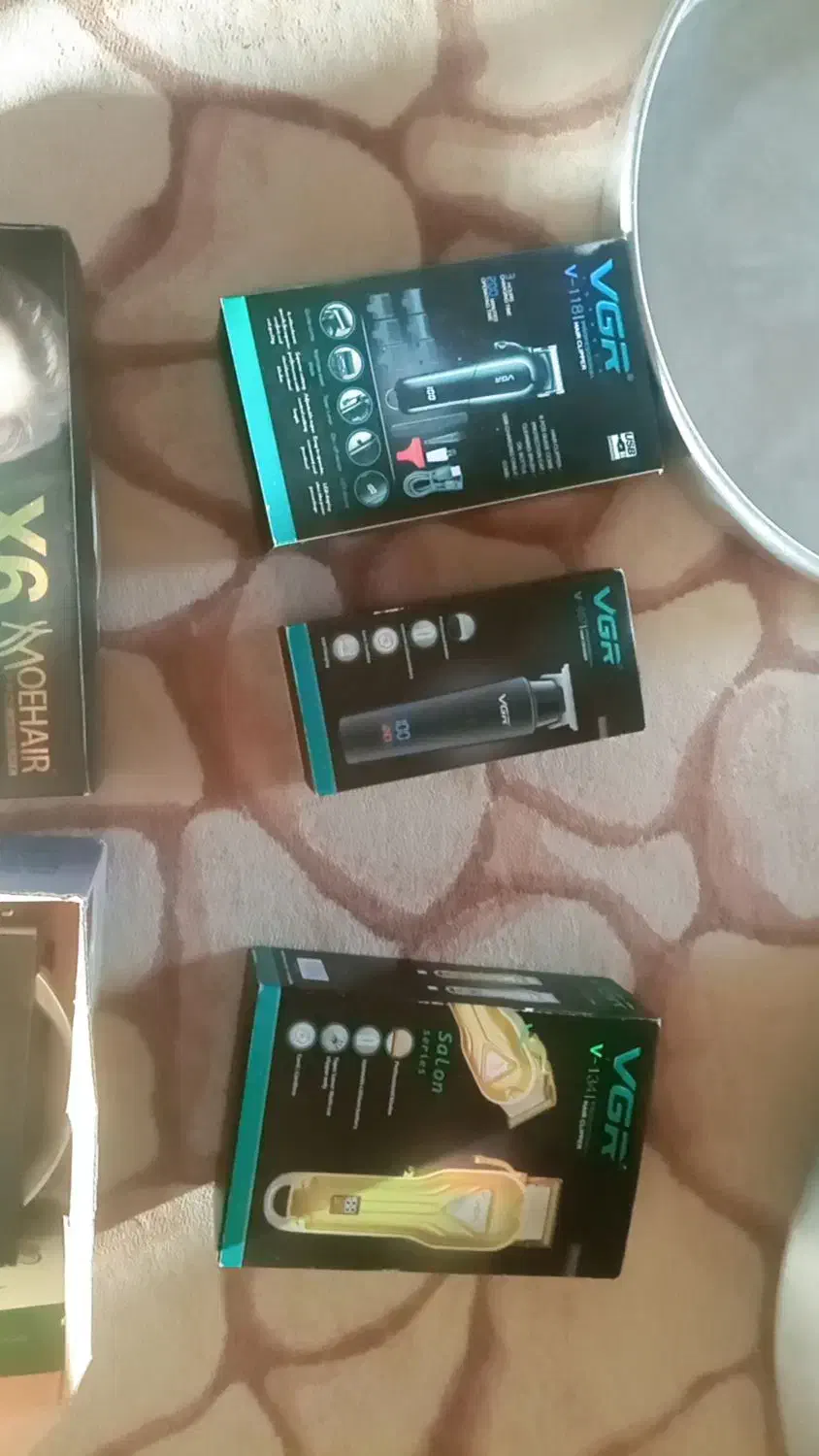 تعدادی وسایل ارایشگری|آرایشگاه و سالن‌های زیبایی|کوهمره, |دیوار