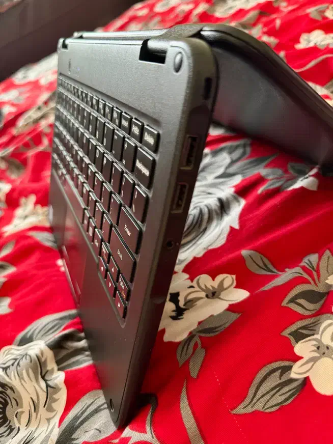 Lenovo 300e لینوو دانشجوئی سریع سبک|رایانه همراه|قم, شهرک قدس|دیوار