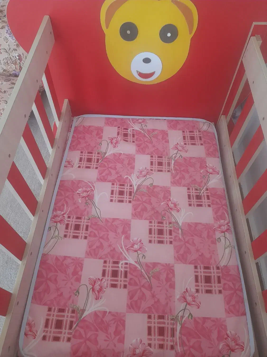 تخت کودک درحد نو|تخت و صندلی بچه|قیدار, |دیوار