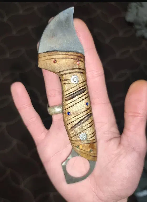 چاقو|کلکسیون اشیاء عتیقه|گلستان (تهران), |دیوار