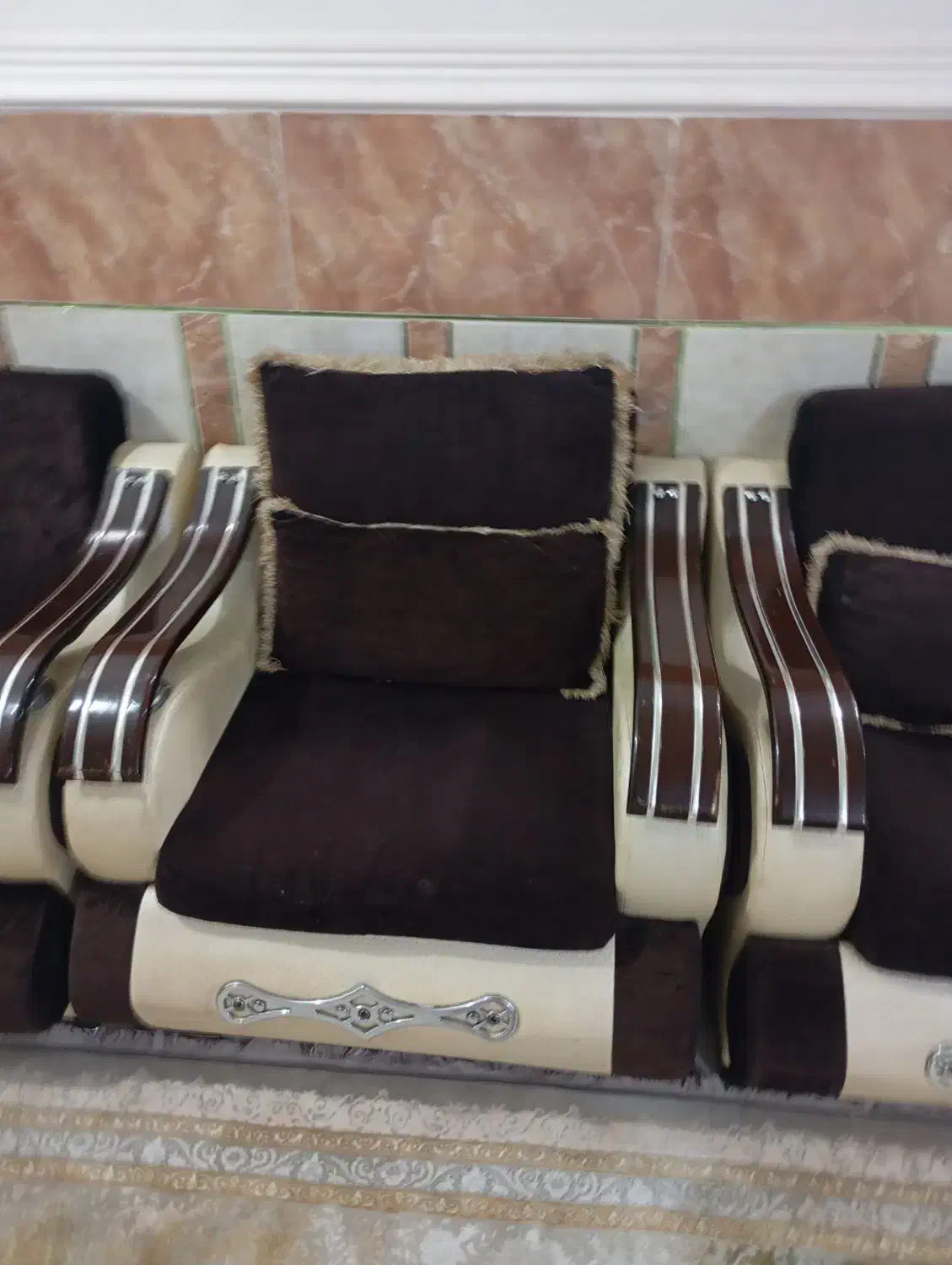 دو دست مبل در حد نو|مبلمان خانگی و میز عسلی|میناب, |دیوار