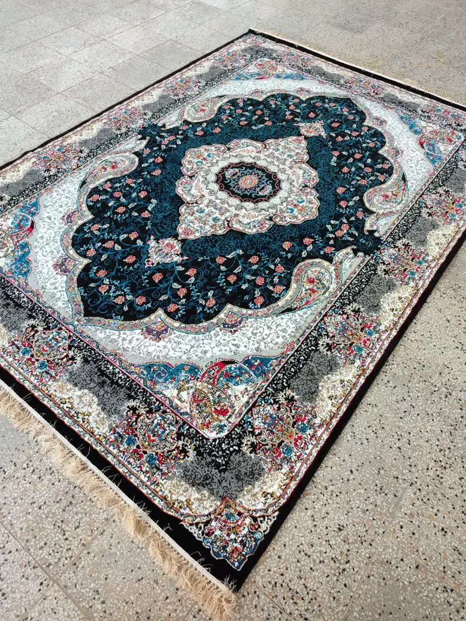 فرش نقشه سوگند ۱۲ - ۹ - ۶ متری نو در دورنگ|فرش|شهر بابک, |دیوار