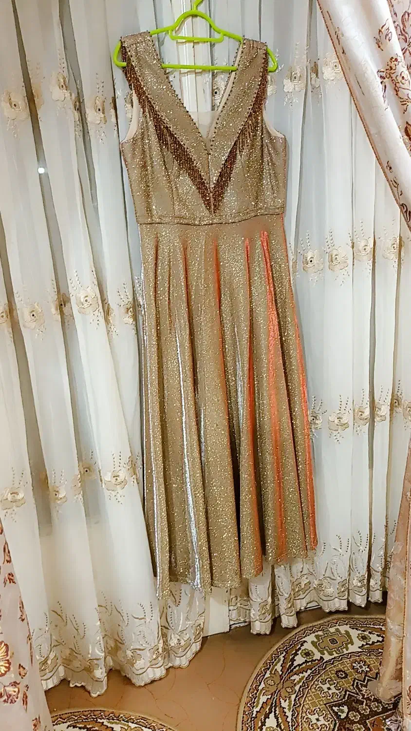 یک لباس مجلسی شیک وتمیز به ر وز|لباس|فلاورجان, |دیوار