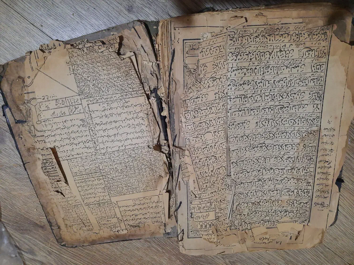 کتاب قدیمی برای یو قرن ونیم|کلکسیون اشیاء عتیقه|کرج, کوی ایثار|دیوار