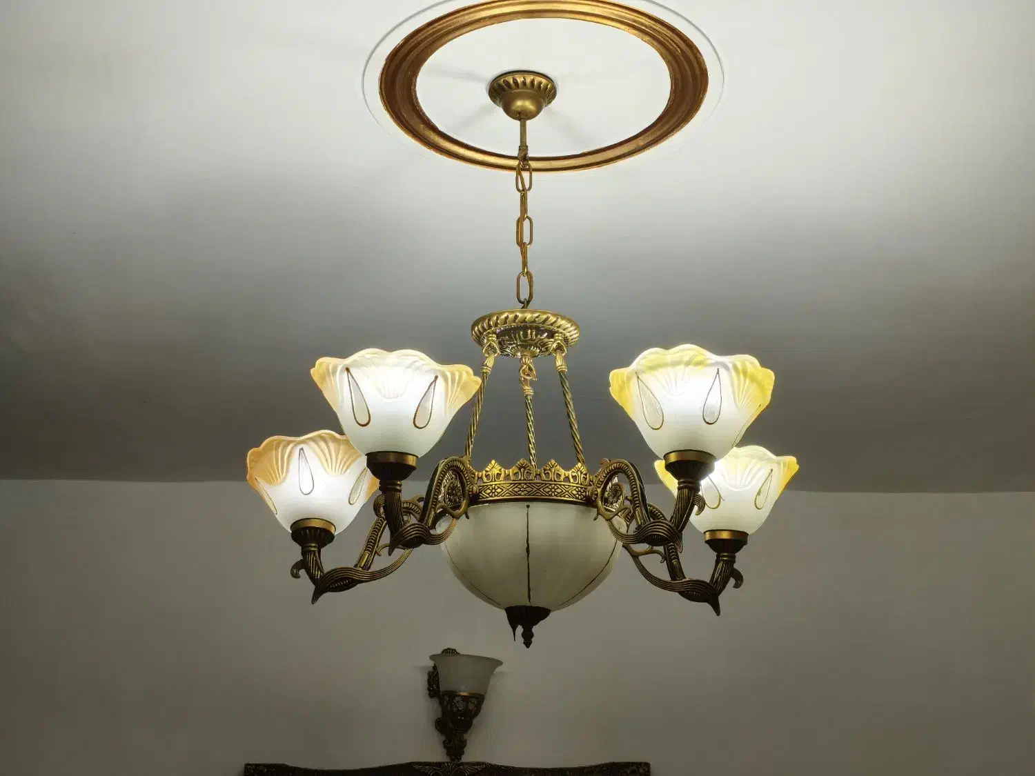 لوستر|لوستر و چراغ آویز|رباط‌کریم, رباط‌کریم|دیوار