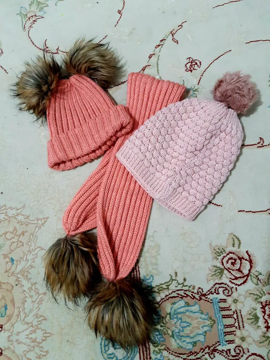 یه شال و کلاه درحد نو بچگانه ۲۰۰۰۰۰هزار تومان|کفش و لباس بچه|نورآباد, |دیوار