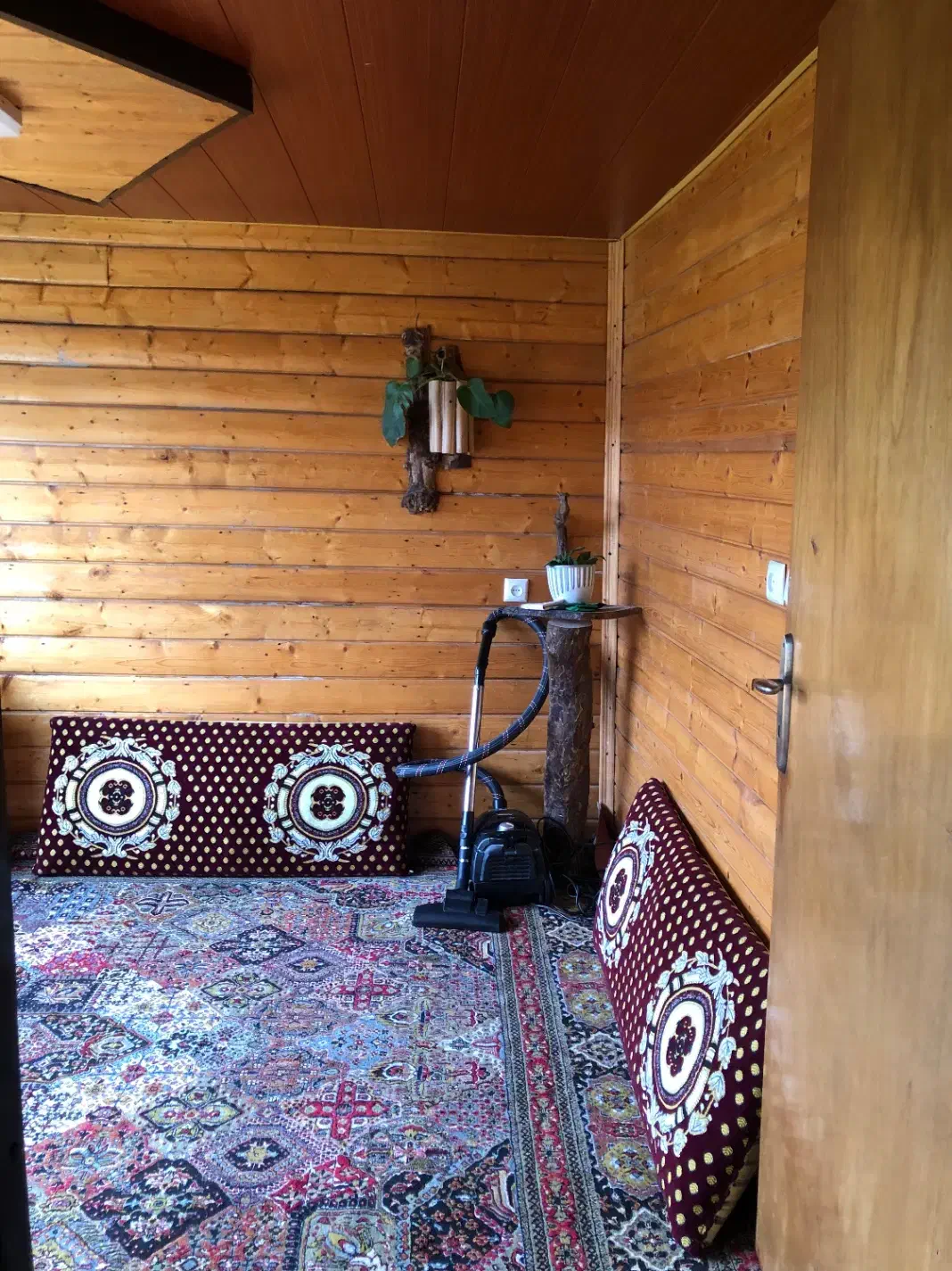 کلبه سوئیسی تیرکن ظرفیت ۱۵ نفر|اجارهٔ کوتاه‌مدت ویلا و باغ|مرزیکلا, |دیوار