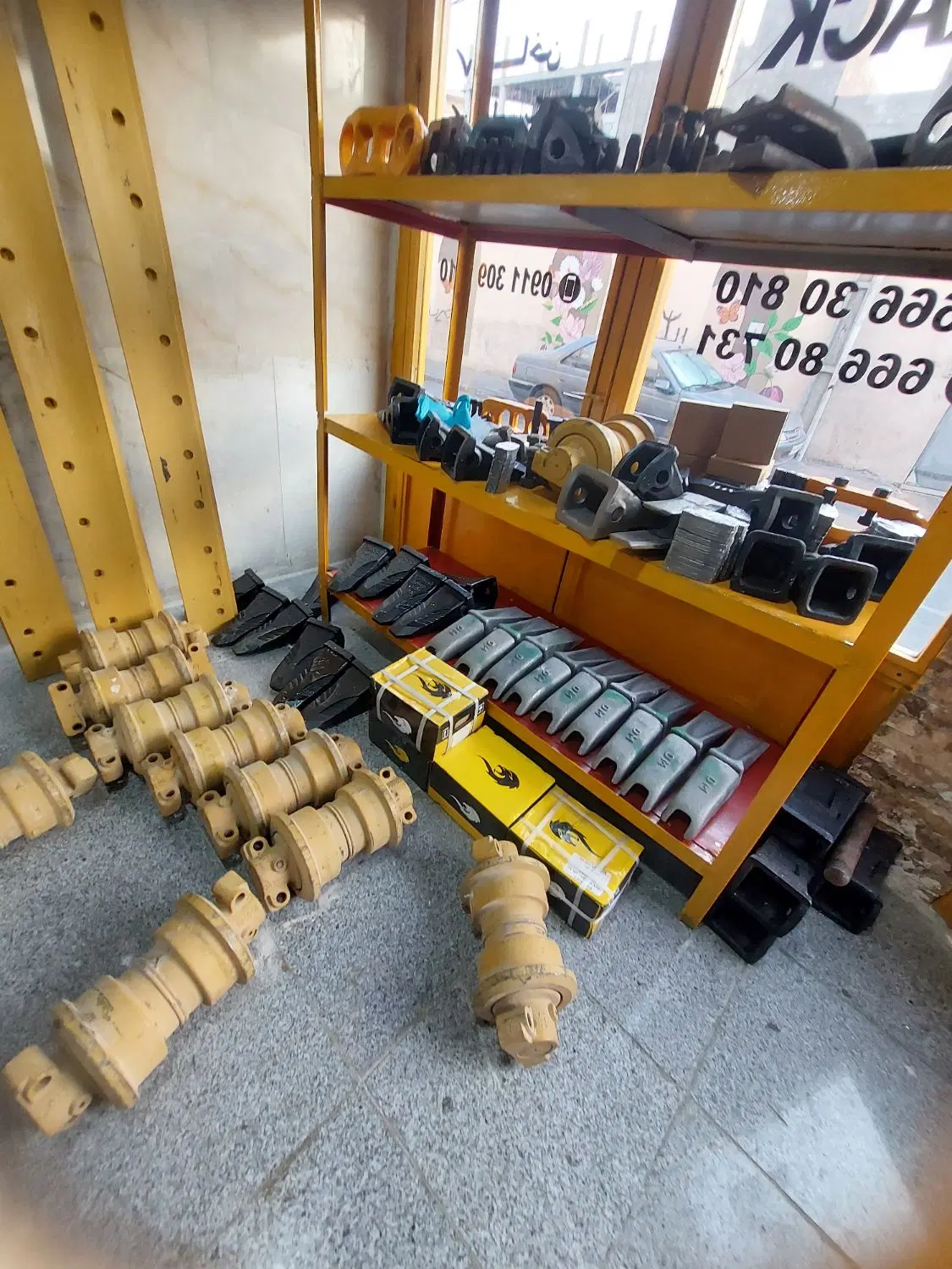 رولیک کوماتسو ۲۰۰ و ۲۲۰ و ناخن لودر و دم تیغ گریدر|قطعات یدکی و لوازم جانبی|تهران, آذری|دیوار