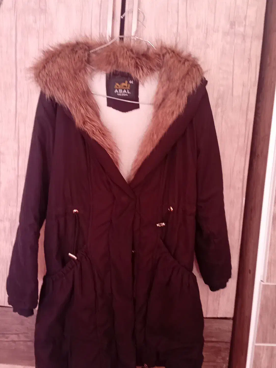 کاپشن|لباس|بهار, |دیوار