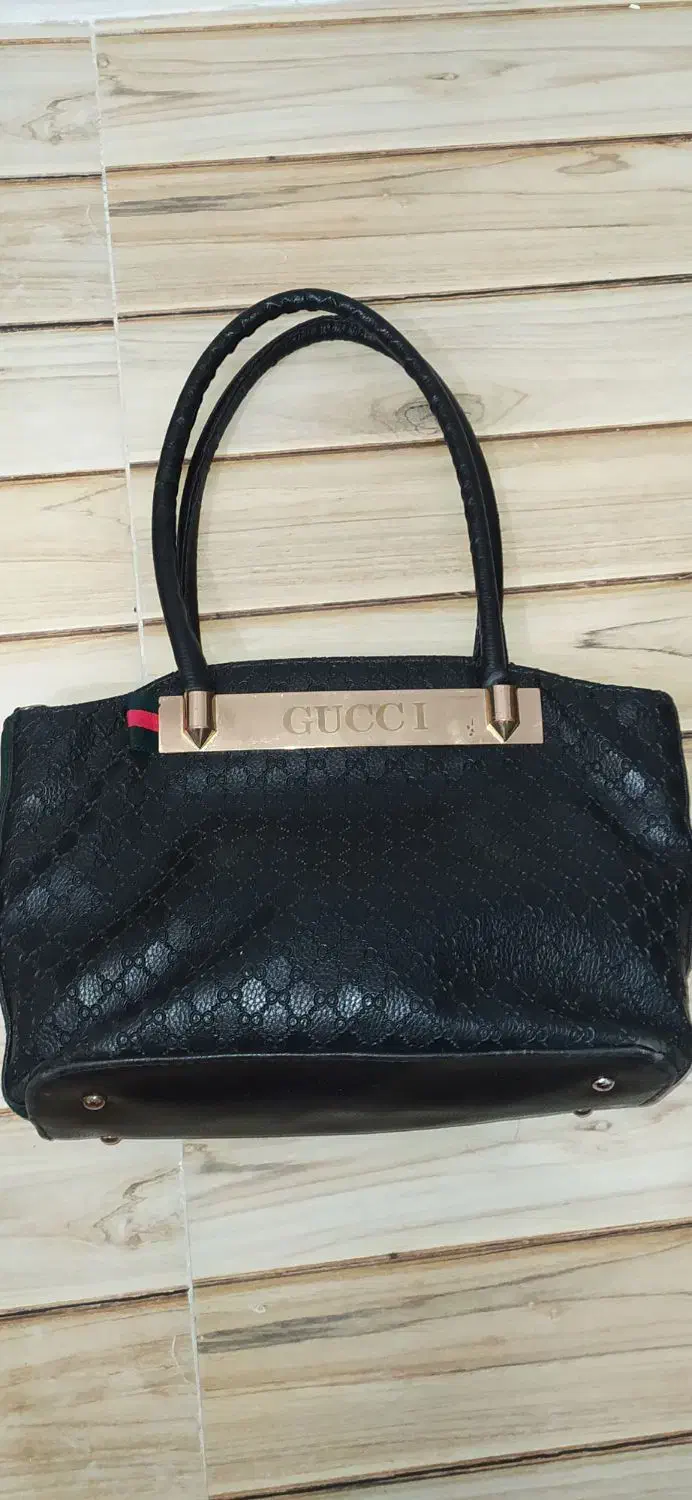 کیف|کیف، کفش، کمربند|میانه, |دیوار