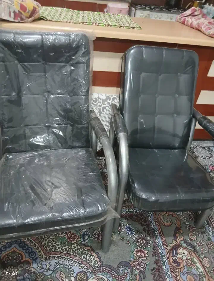 ۴عددصندلی کار..تمیز وبدون خط وخش|مبلمان اداری|فومن, |دیوار