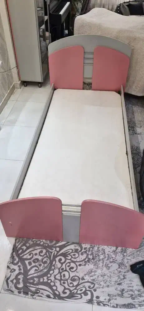 تخت و کمد ومیزتحریر برند آپادانا|اسباب و اثاث بچه|رشت, جانبازان|دیوار