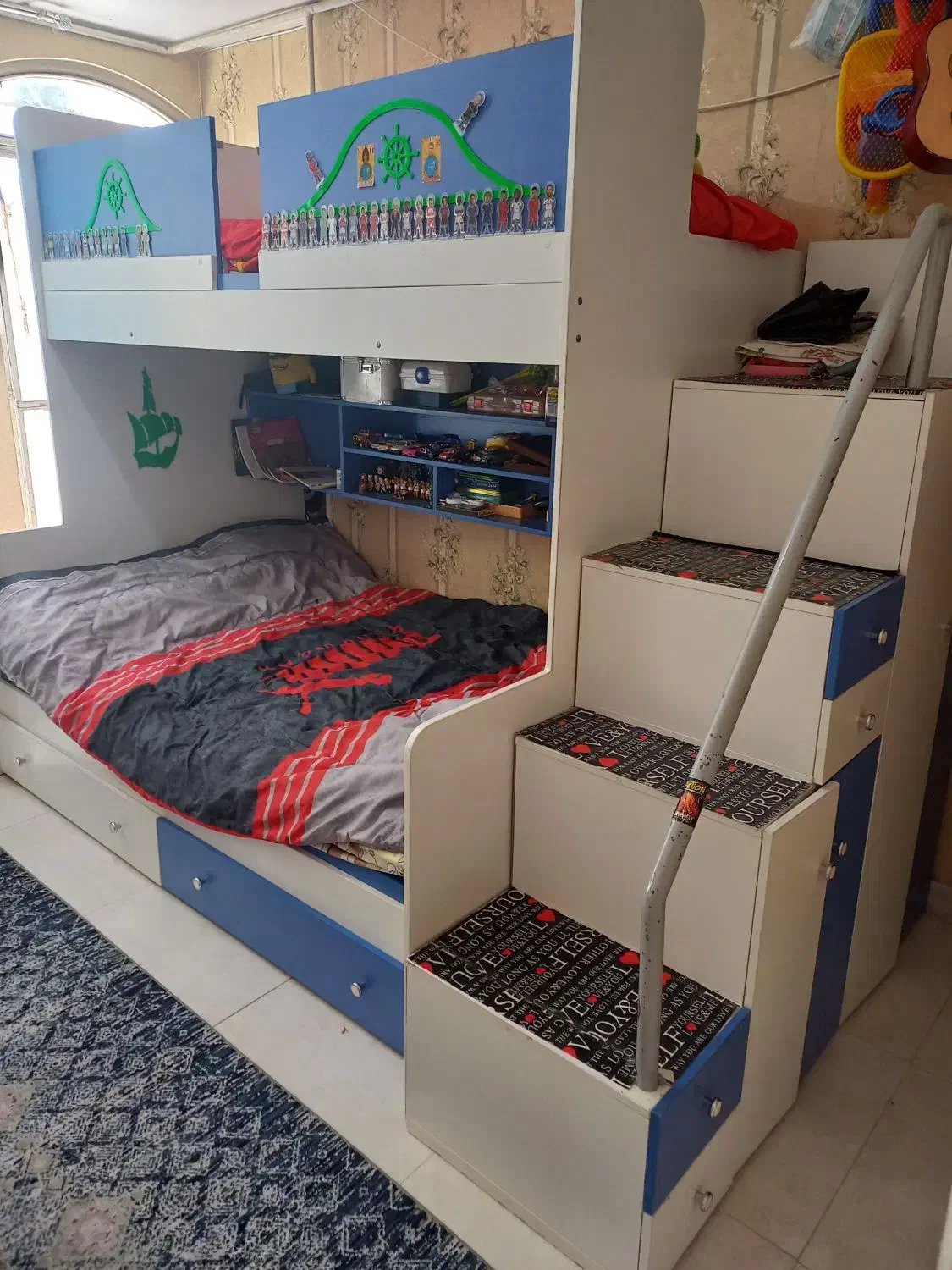 تخت خواب دو طبقه با کمد کشو فراوان|تخت و سرویس خواب|کرج, شاهین‌ویلا|دیوار