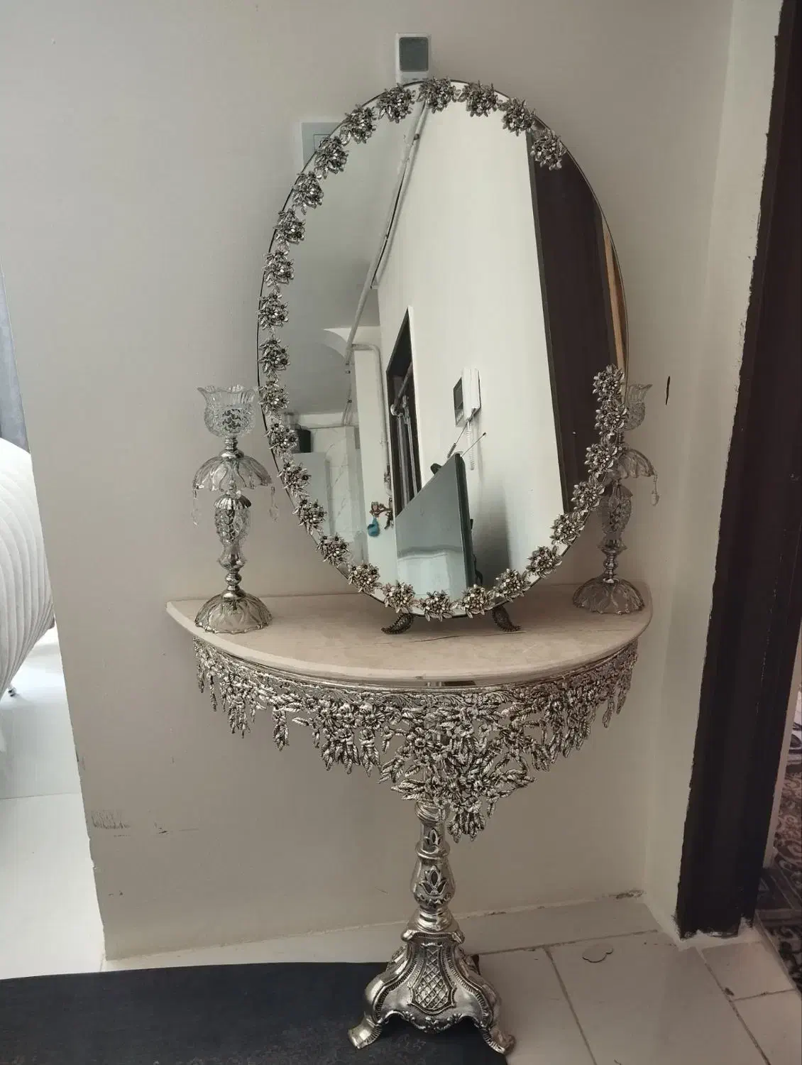 آینه کنسول. و تخت خواب دو نفره|تخت و سرویس خواب|کرمانشاه, |دیوار