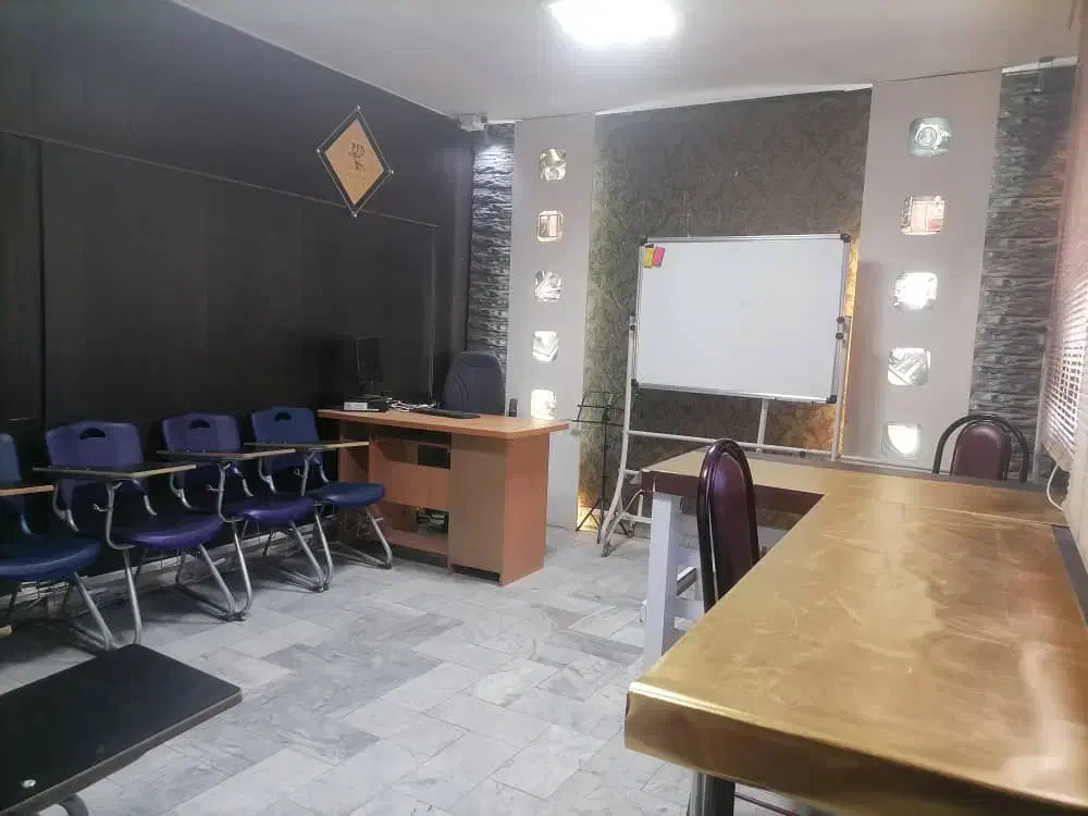 اجاره دفتر فلکه احمدآباد|اجارهٔ کوتاهمدت دفتر کار و فضای آموزشی|اصفهان, احمدآباد|دیوار