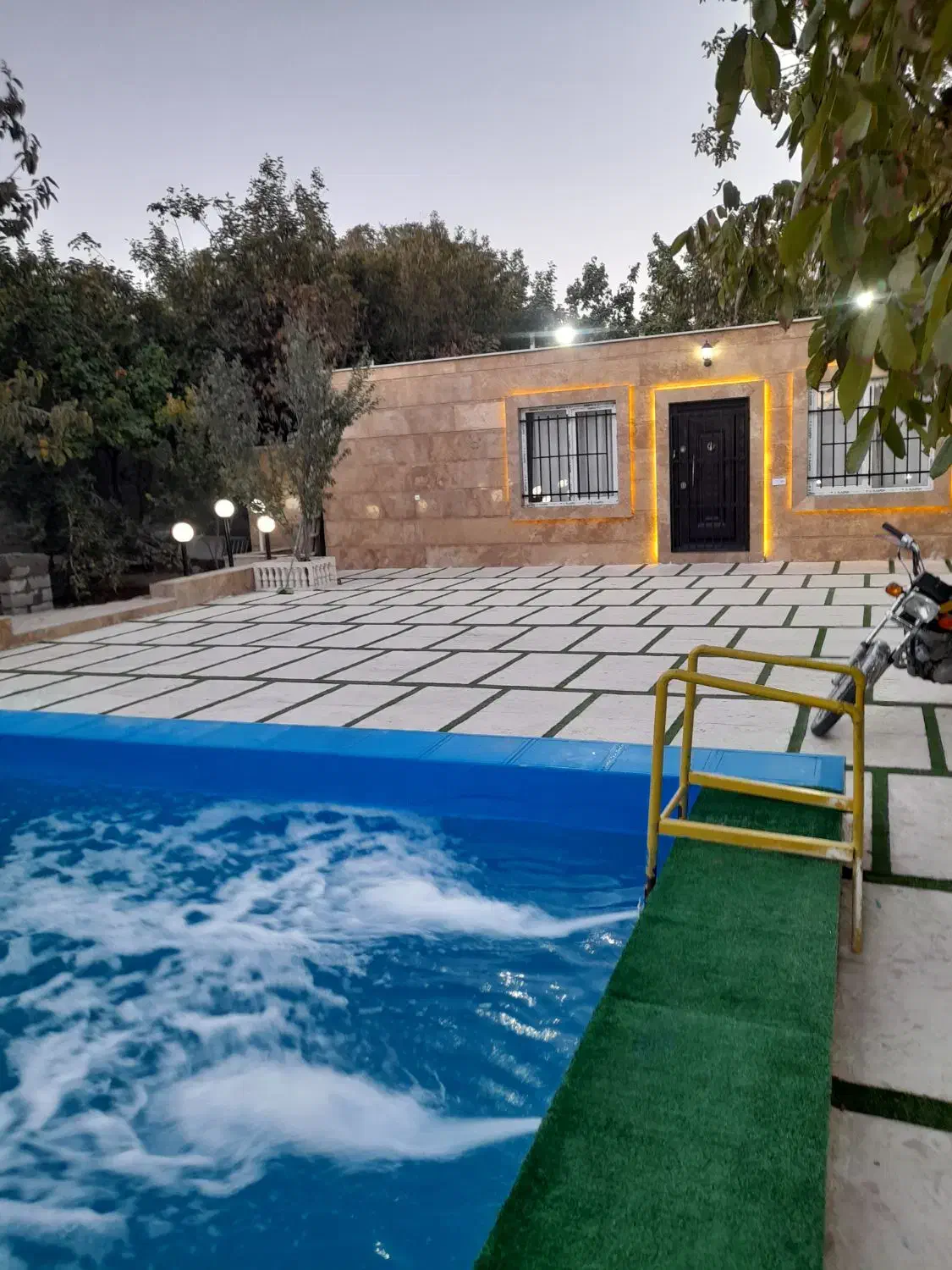 اجار روزانه وپاره وقت باغ ویلا شهریار قجراباد|اجارهٔ کوتاه‌مدت ویلا و باغ|شهریار, بکه|دیوار